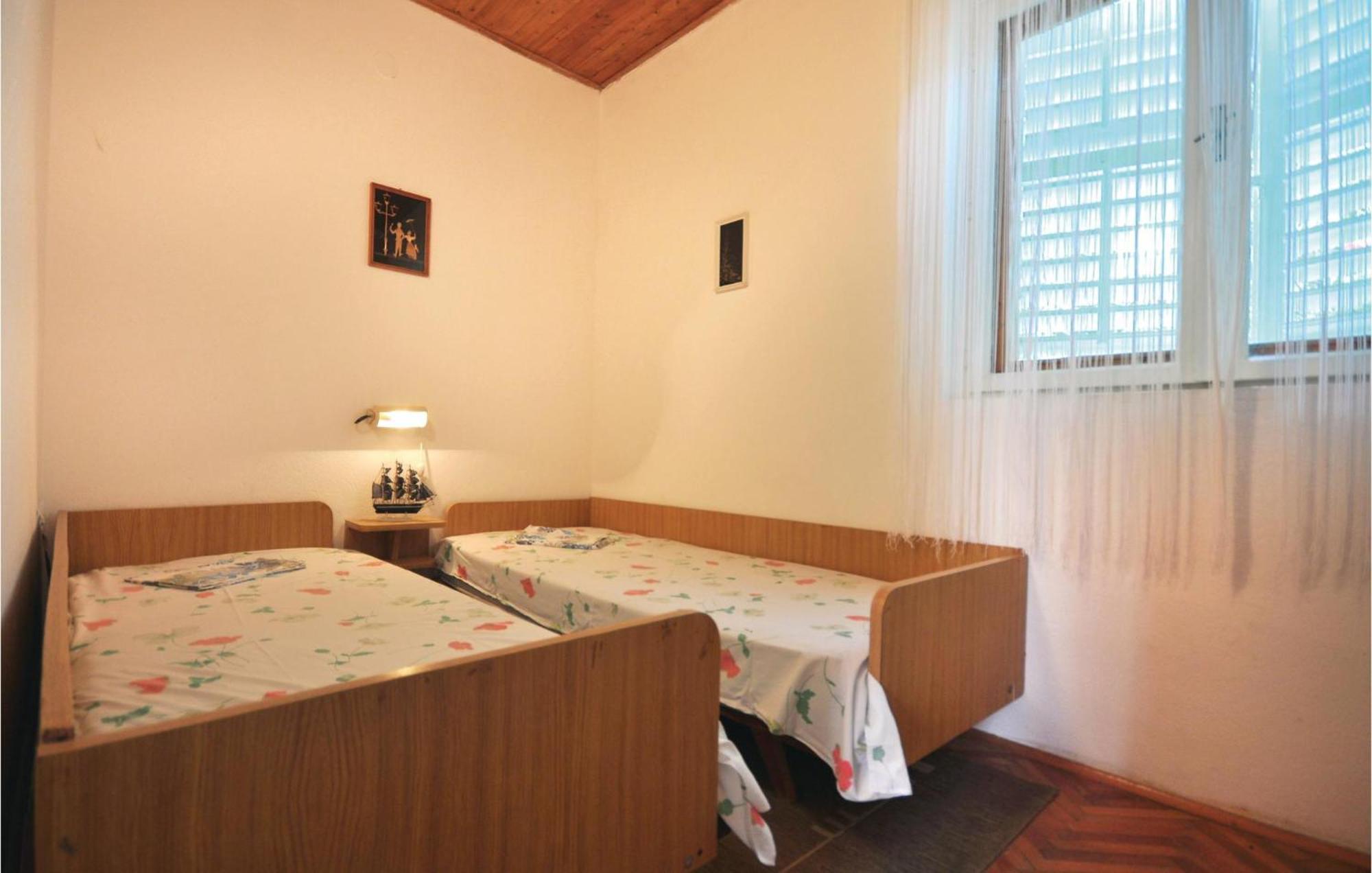 Awesome Home In Seget Vranjica With Wifi Exterior foto